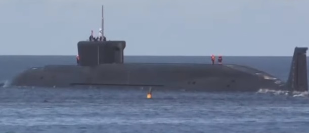 Най-модерната руска атомна подводница изстреля междуконтинентална ракета и порази мишена на хиляди километри (ВИДЕО)