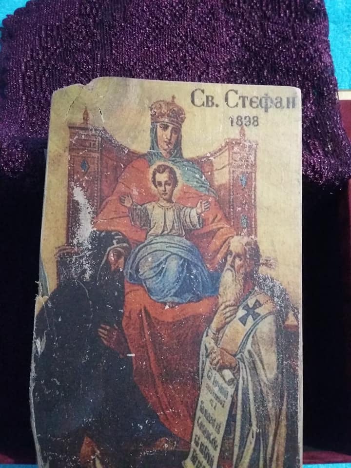 Екзархията в Истанбул дари икона на наш недостроен храм