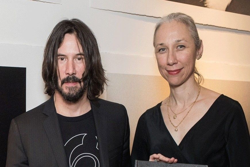 Новата приятелка на Киану Рийвс му помогнала да преодолее смъртта на бившата му
