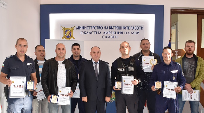За Архангеловден бяха връчени наградите „Полицай на месеца” в Сливен