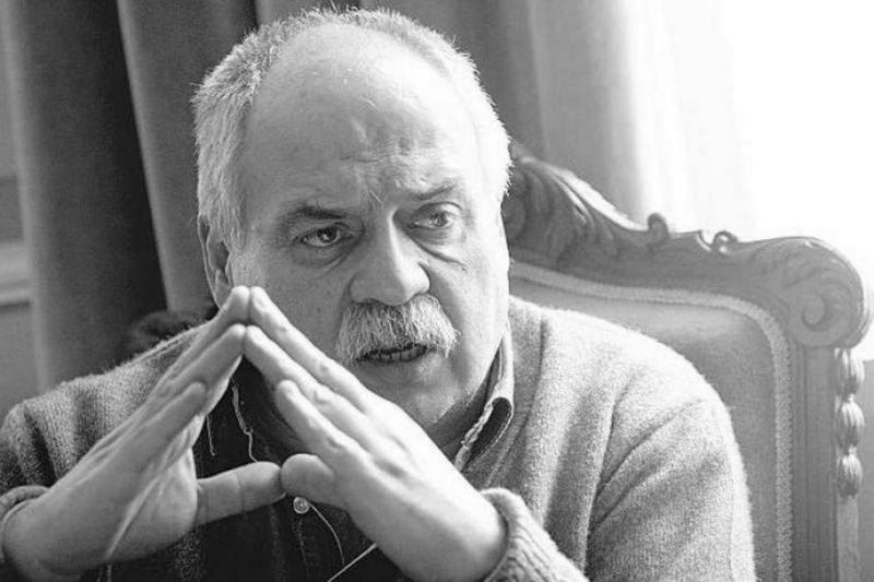 Почина дългогодишният директор на Народен театър “Иван Вазов” Павел Васев