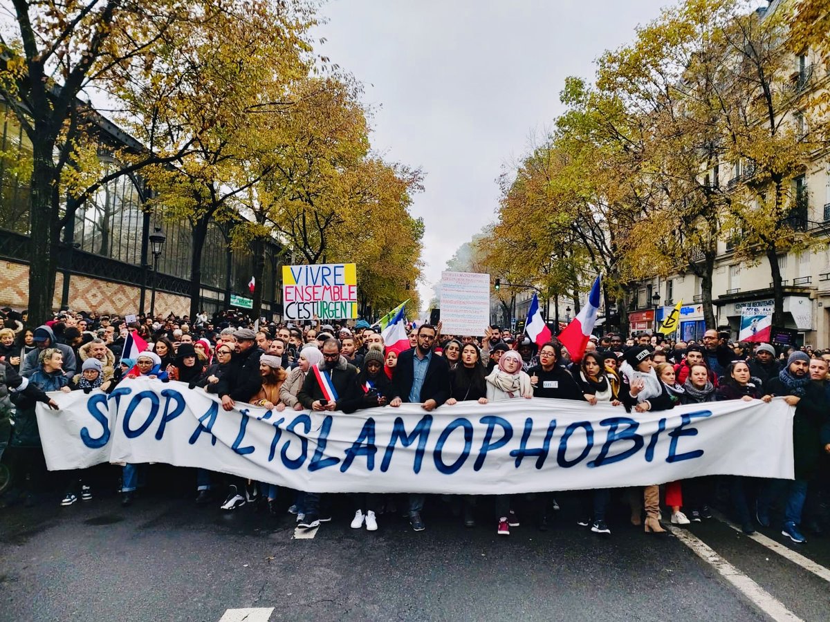 Хиляди на протест против ислямофобията в Париж