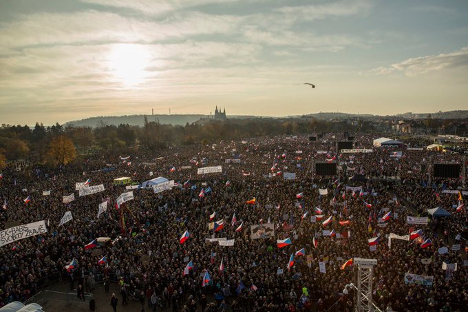 Над 200 000 протестират в Прага срещу чешкия премиер Андрей Бабиш