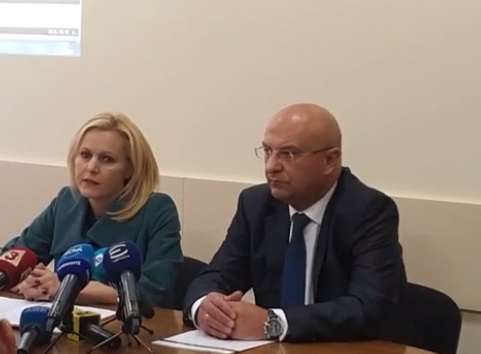 Разбитата банда за фалшиви документи работила с клиенти от Северна Македония, Албания и Косово