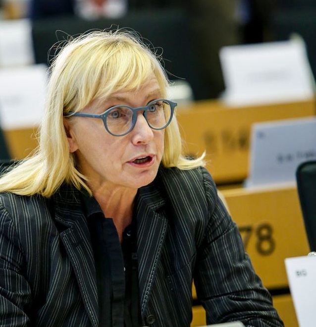 Елена Йончева изпрати жалба до съда в Страсбург заради искането на имунитета й