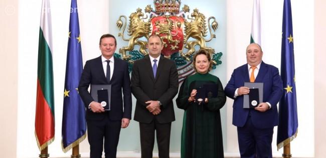 Президентът Радев награди с почетния знак на държавния глава Евтим Милошев, Силва Зурлева и Любомир Нейков