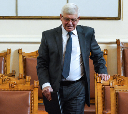 Министър Ананиев: Няма да остане дете, което да бъде лишено от медицински грижи