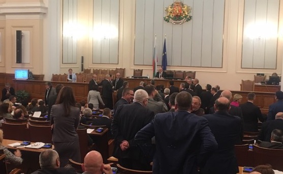 Минималната пенсия скара депутатите, прекратиха заседанието за бюджета на ДОО 