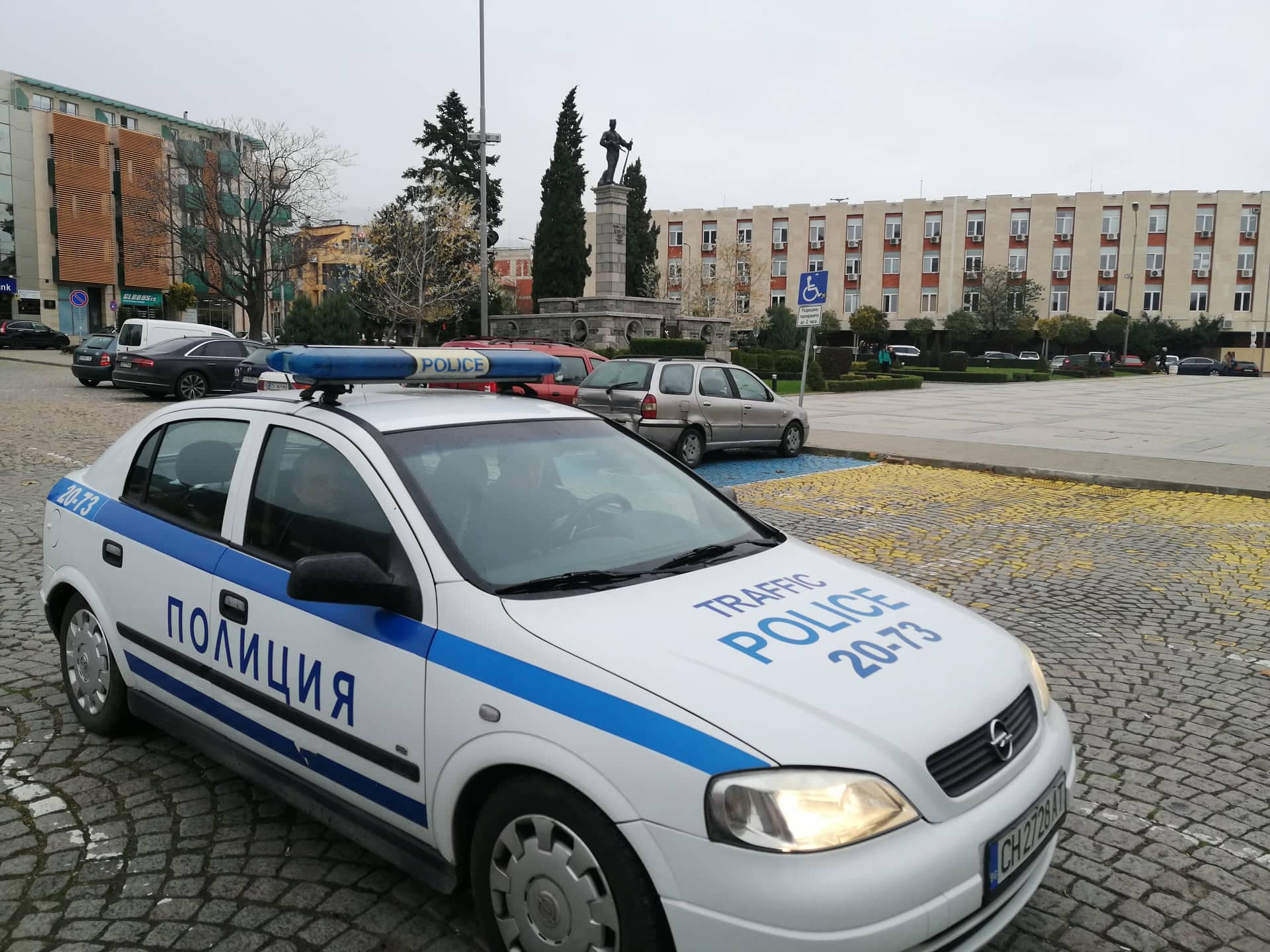 За денонощие глобиха 16 шофьори с по 200 лева за паркиране на места за хора с увреждания