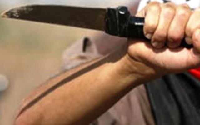 Мъж налетя с нож на полицаи в магазин
