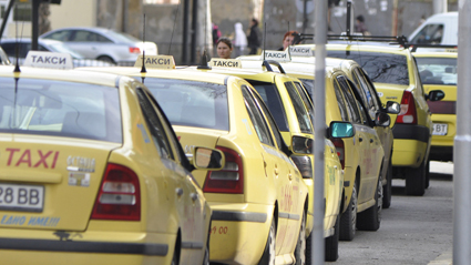 Провериха 49 автомобила при акция срещу незаконен таксиметров превоз в Търново