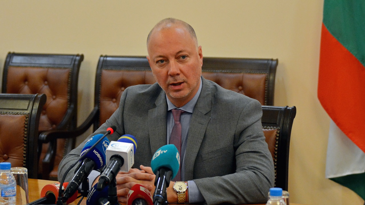 Министър Желязков: Приетите текстове в пакета "Мобилност" ще доведат до повишаване на вредни емисии