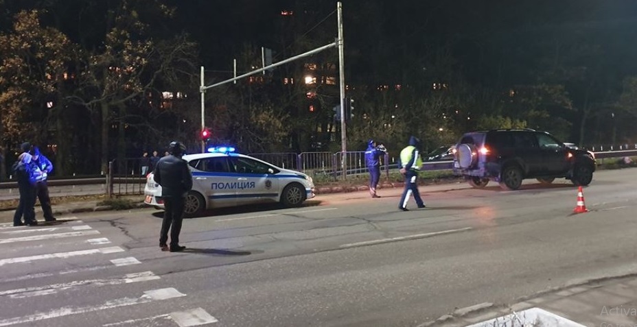Дете е починало, след като е било блъснато от кола на столичен булевард, друго е в болница