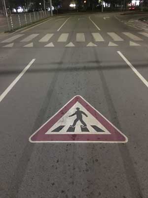 БМВ блъсна пешеходец на зебра