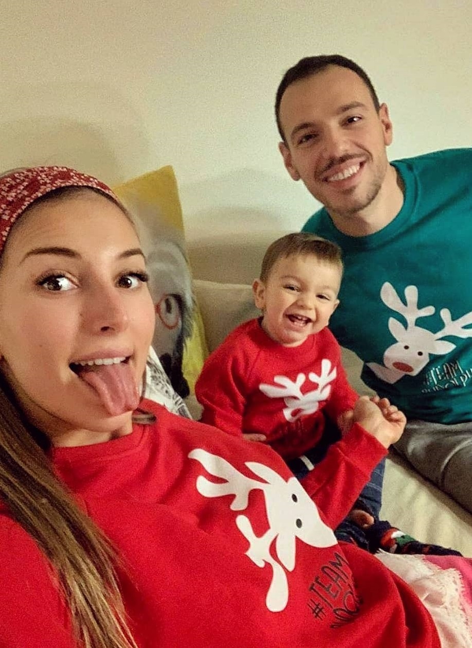Алекс и Дани Петканови с първи семейни коледни снимки