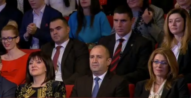 Започна "Българската Коледа" в Народния театър