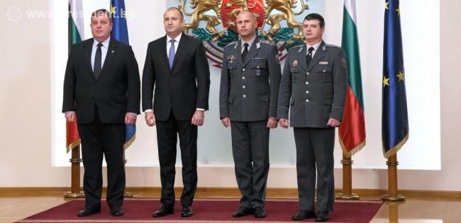 Румен Радев връчи пагоните на военнослужещи, удостоени с висше офицерско звание