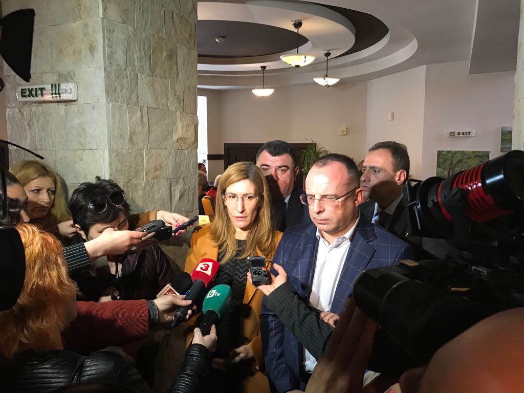 Николина Ангелкова: С проекта за 12 винено-кулинарни дестинации очакваме да привлечем повече туристи към вътрешността на страната