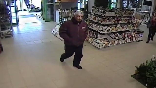 Полицията в Пловдив издирва мъж, намерил портфейл с много пари и не го върнал