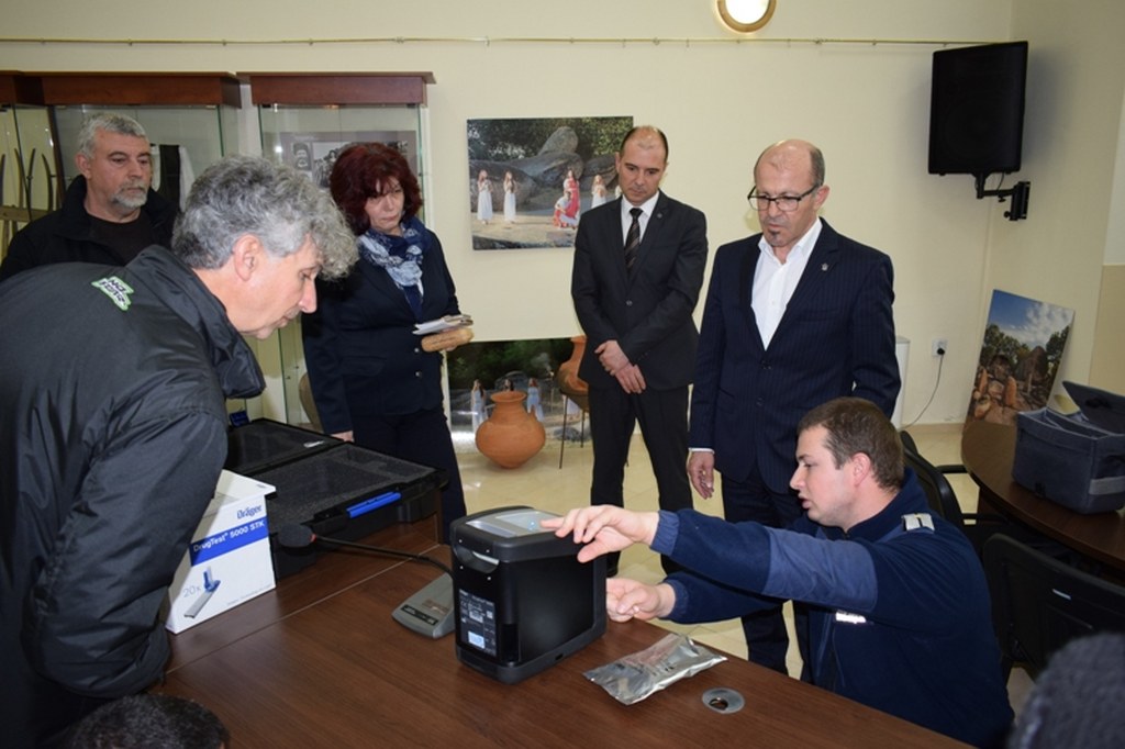 Полицията в Приморско ще бори употребата на наркотици със супермодерен дрегер