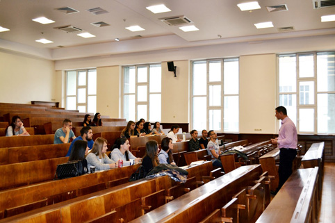 Държавата ще субсидира обучението на 45 918 студенти през следващата година