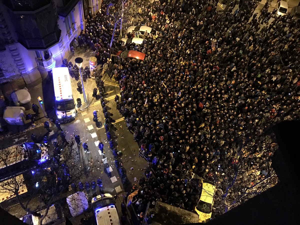 Протести и безредици в Каталуния заради ареста на Пучдемон
