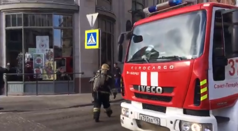 В Санкт Петербург се запали най-големият универсален магазин (ВИДЕО)