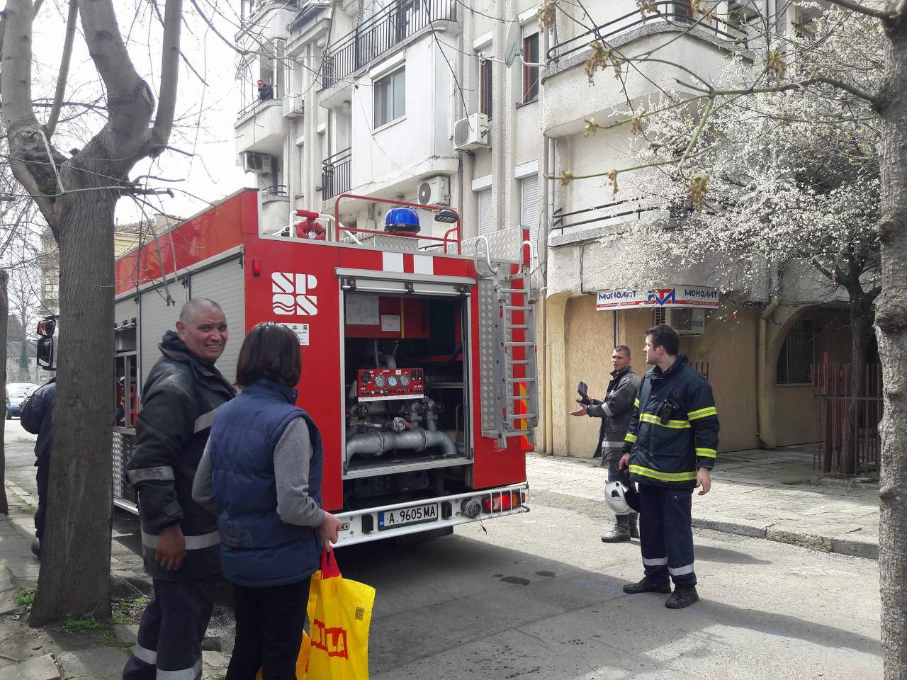 Евакуираха блок в Бургас заради пожар
