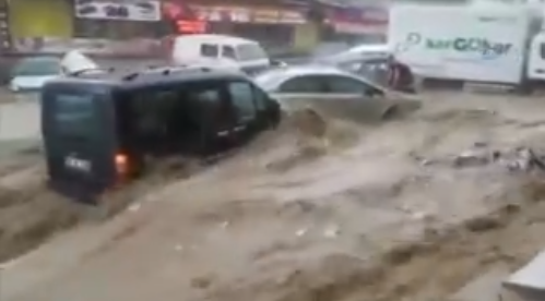 Най-малко шестима пострадали при наводнения в Анкара