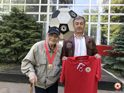 Ветеран на 97 г. с медал от ЦСКА