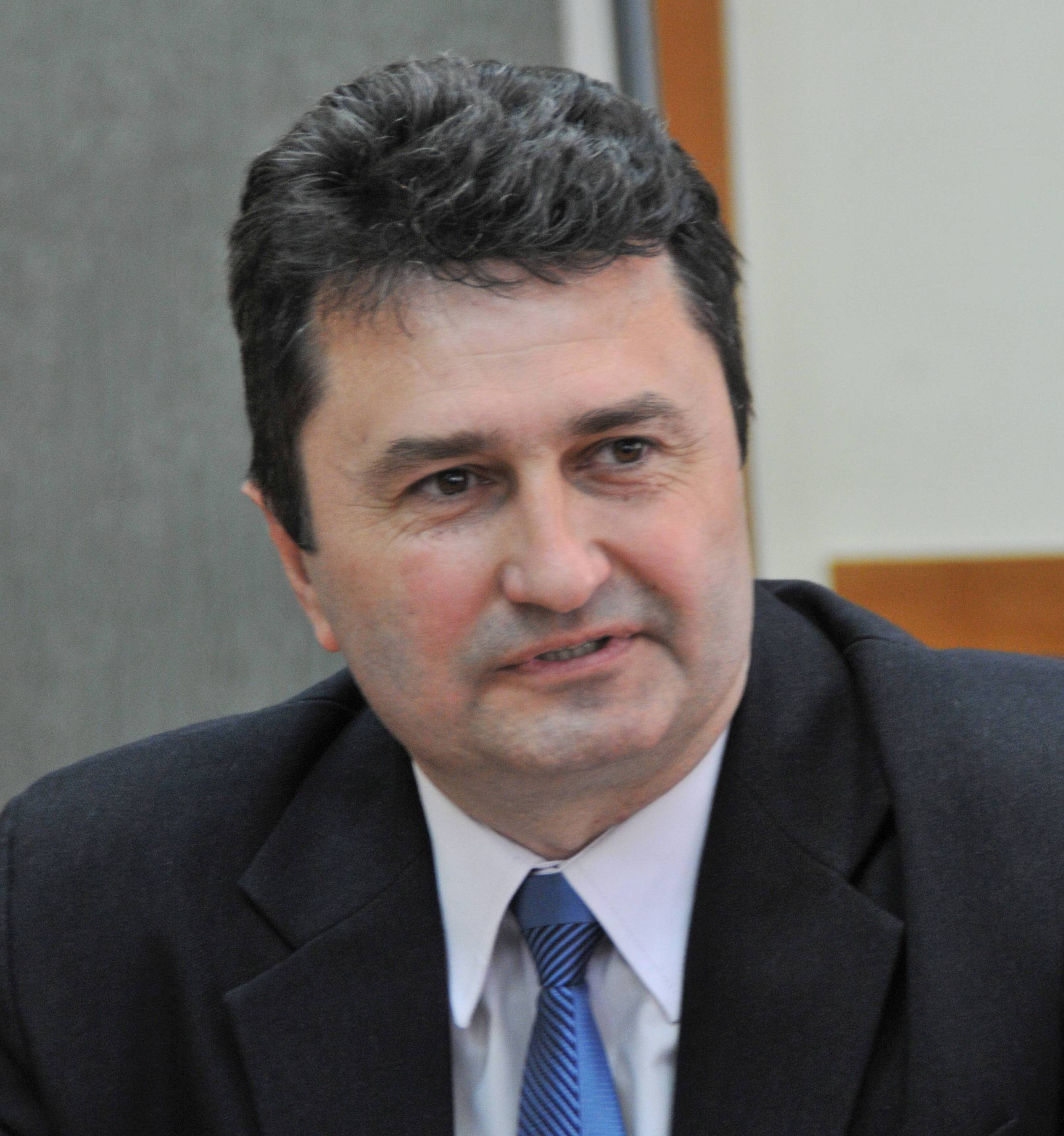 Разпитват кметицата на Ловеч за заплахите срещу пребития й заместник