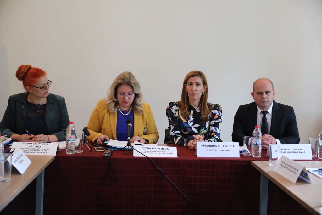 Николина Ангелкова: Туризмът осигурява заетост на 12% от работещите в България