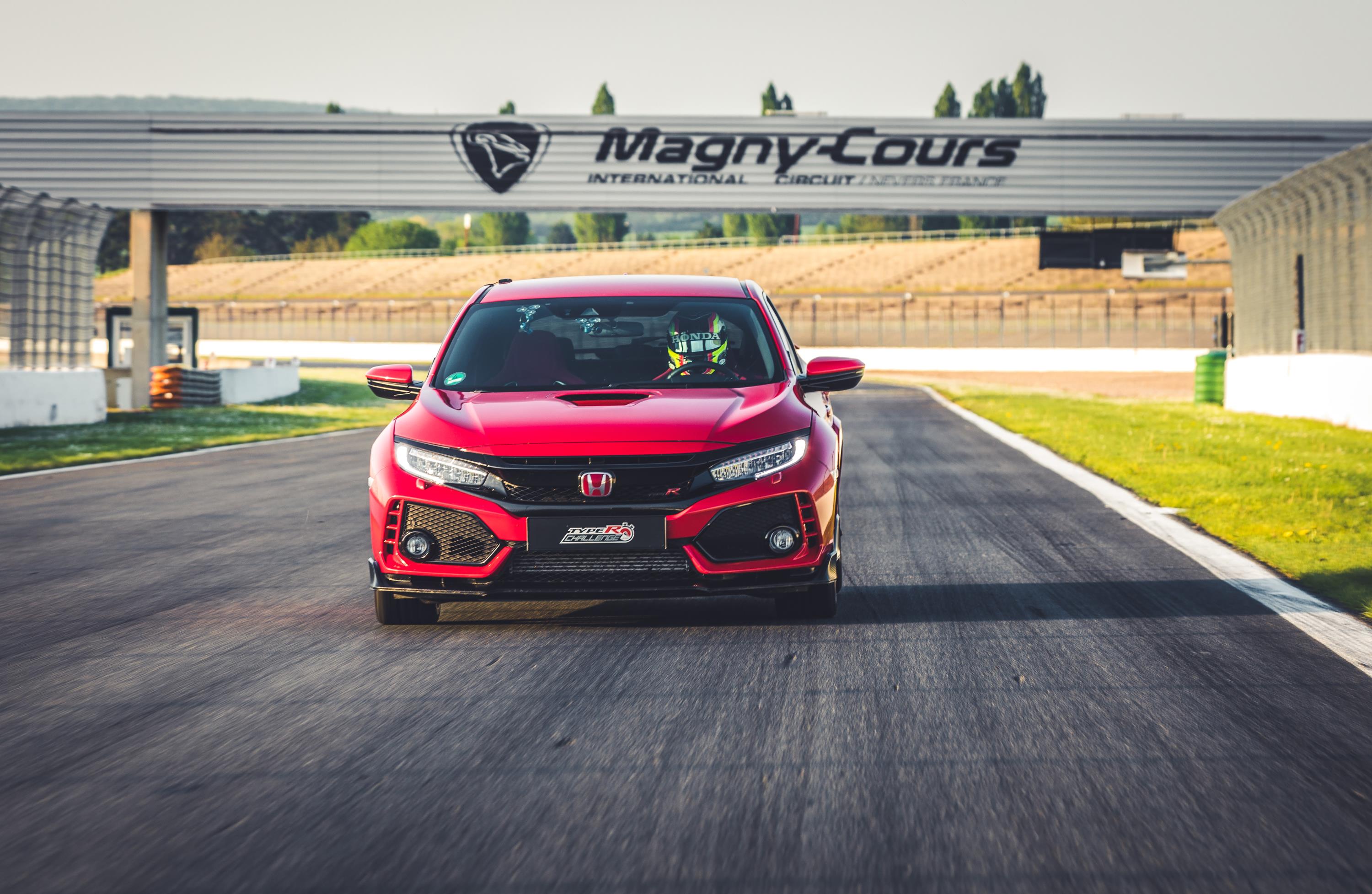 Новият Civic Type R чупи рекорди