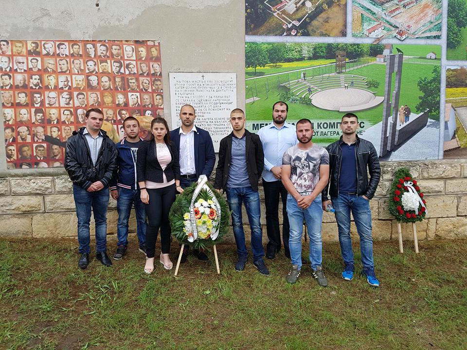 Младежи от Търновско почетоха паметта на жертвите на тоталитаризма в лагера „Белене“