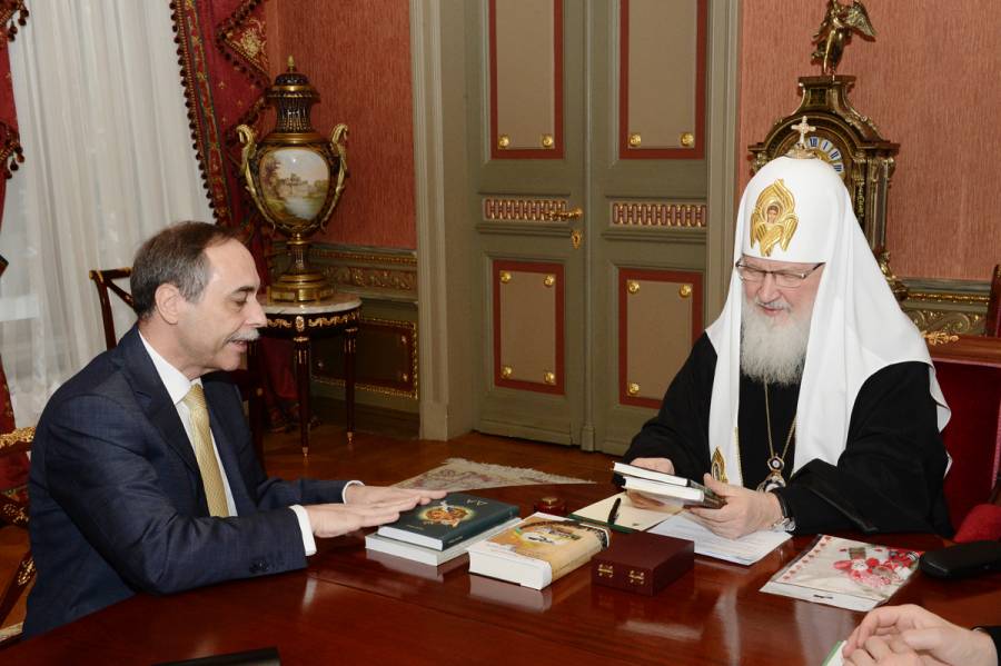 Патриарх Кирил награди посланик Коцев с орден