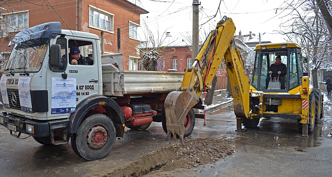 Скъсан кабел при изкопни работи остави без ток 2000 домакинства в село Лозен