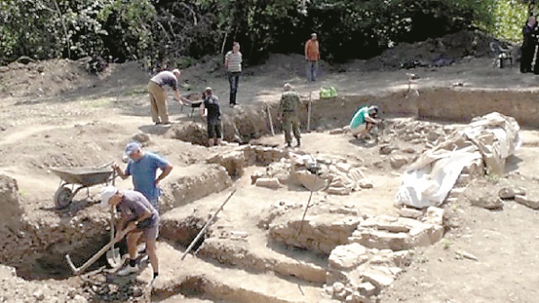 Иманяри трошили в базиликата в Мисионис