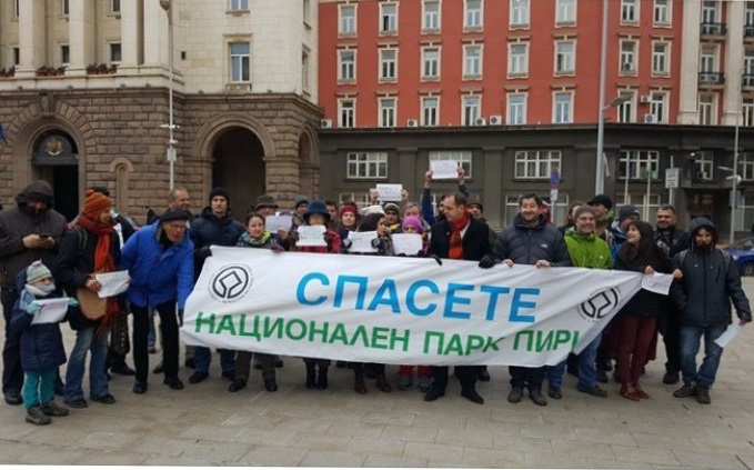 Опорочават протеста на майките
