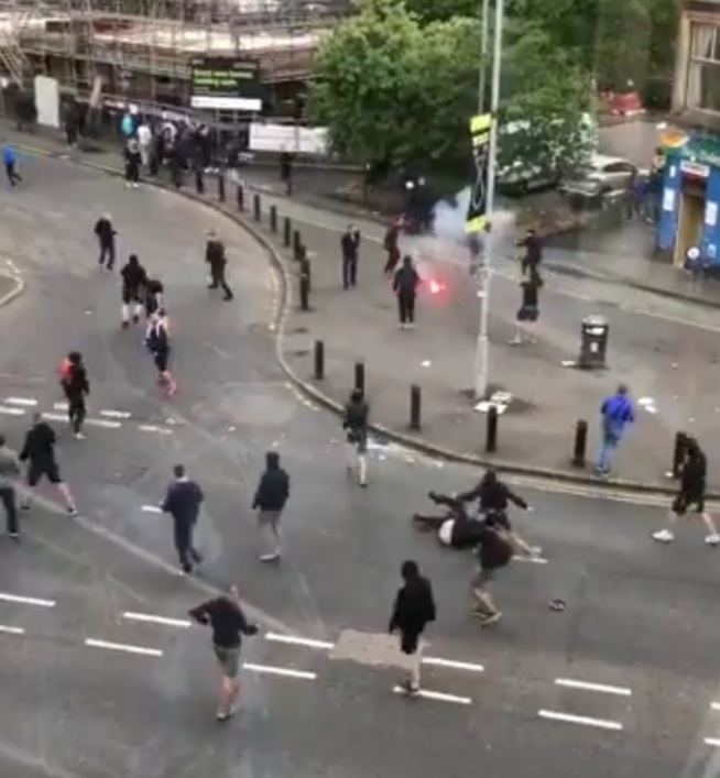 Фенове се ръгаха с ножове