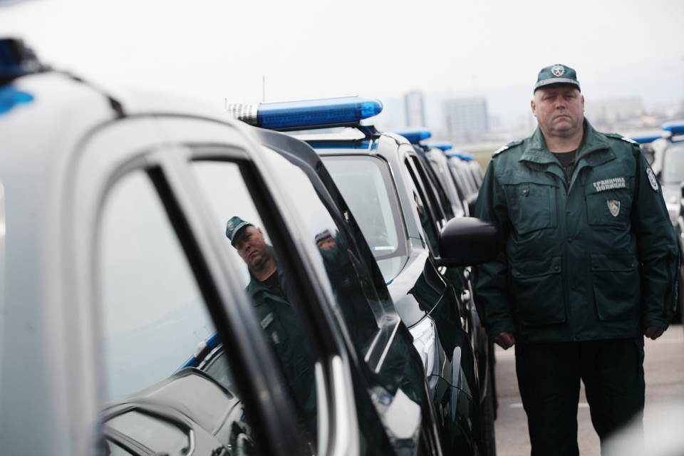 Задържаха група от 29 нелегални мигранти край Свиленград