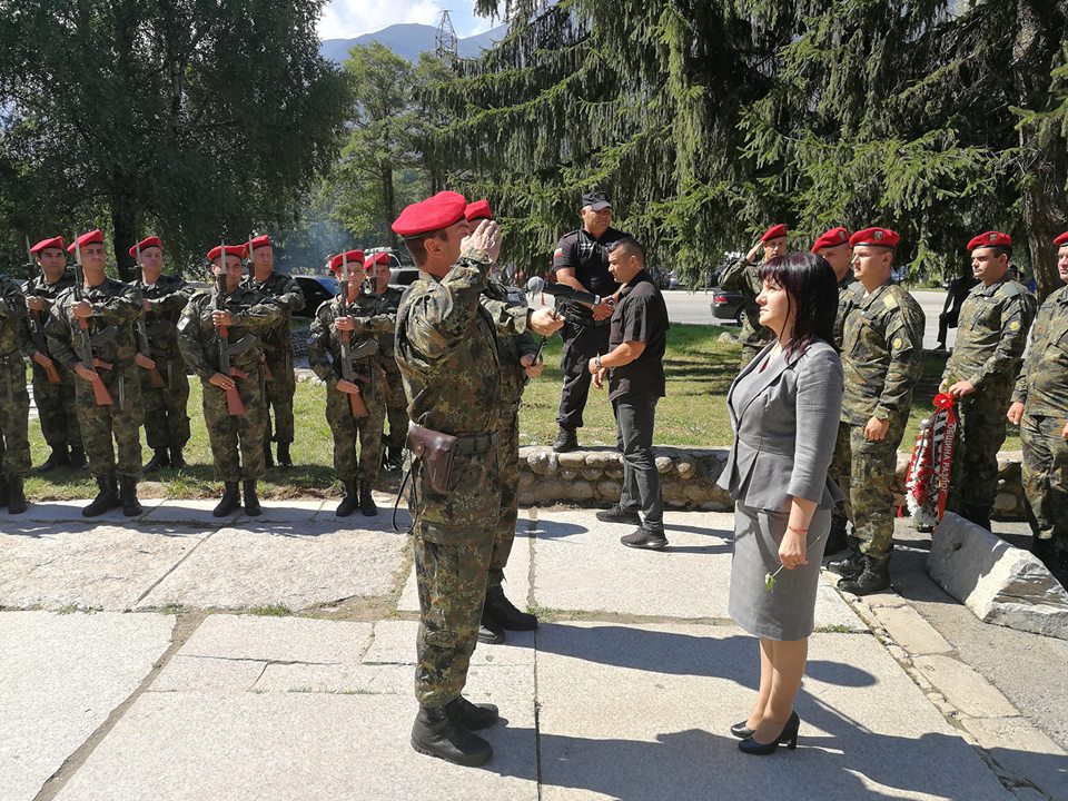 Цвета Караянчева се поклони пред героите на Илинденското въстание на Предел, церемонията предизвика задръстване