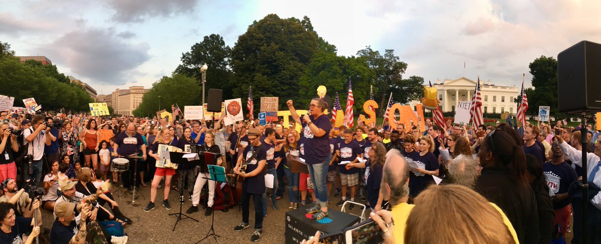 Звезди от Бродуей протестираха пред Белия дом срещу политиката на Тръмп