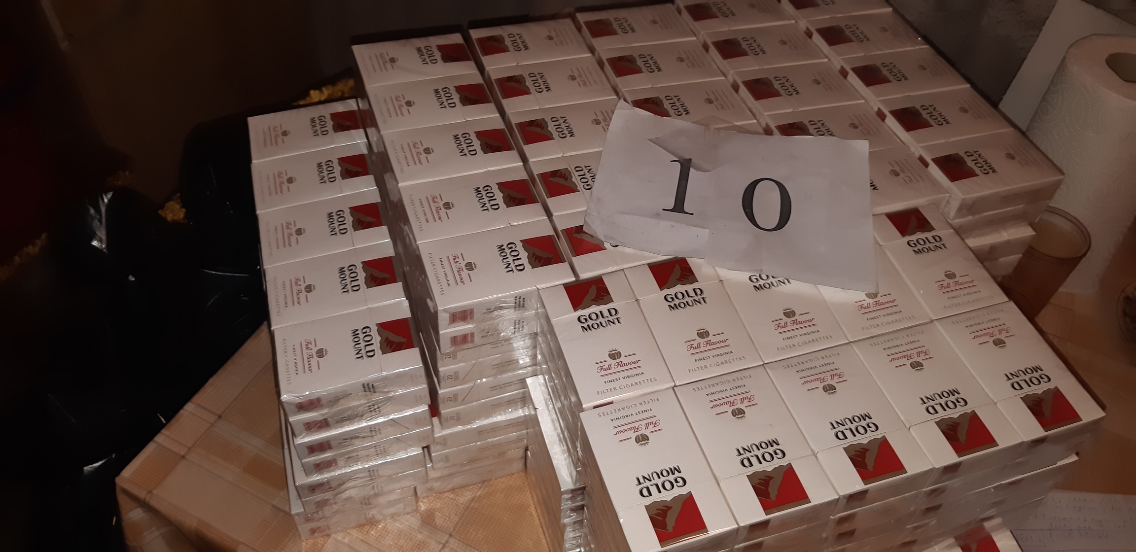 Митничари спипаха нелегални цигари за над 39 хил. лв. в апартамент в Русе