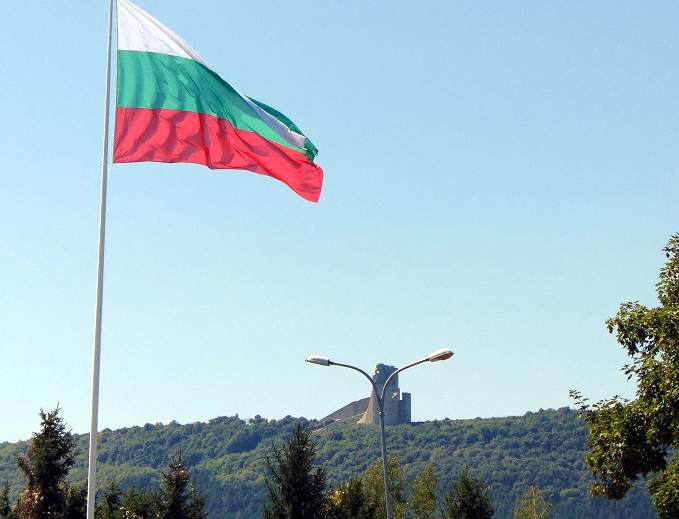 Трибагреник на 20-метров пилон посреща в Шумен