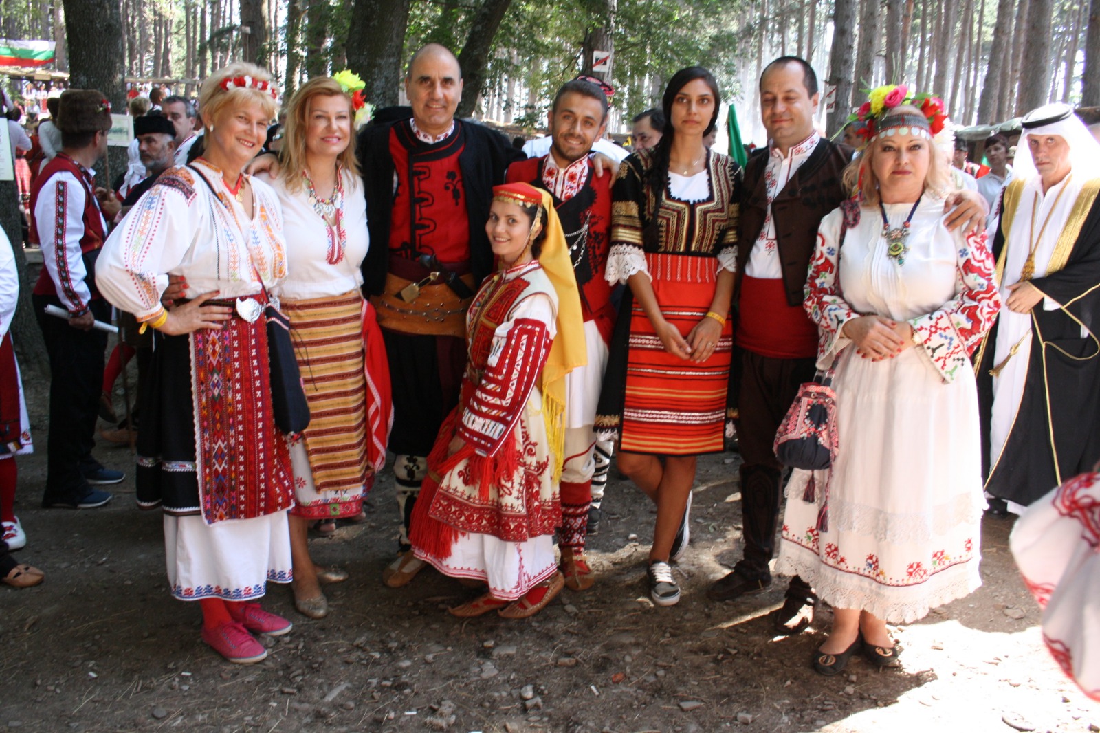 Цветан Цветанов присъства на сватбата на холивудския актьор Бен Крос и  приятелката му Деана в Жеравна (СНИМКИ)