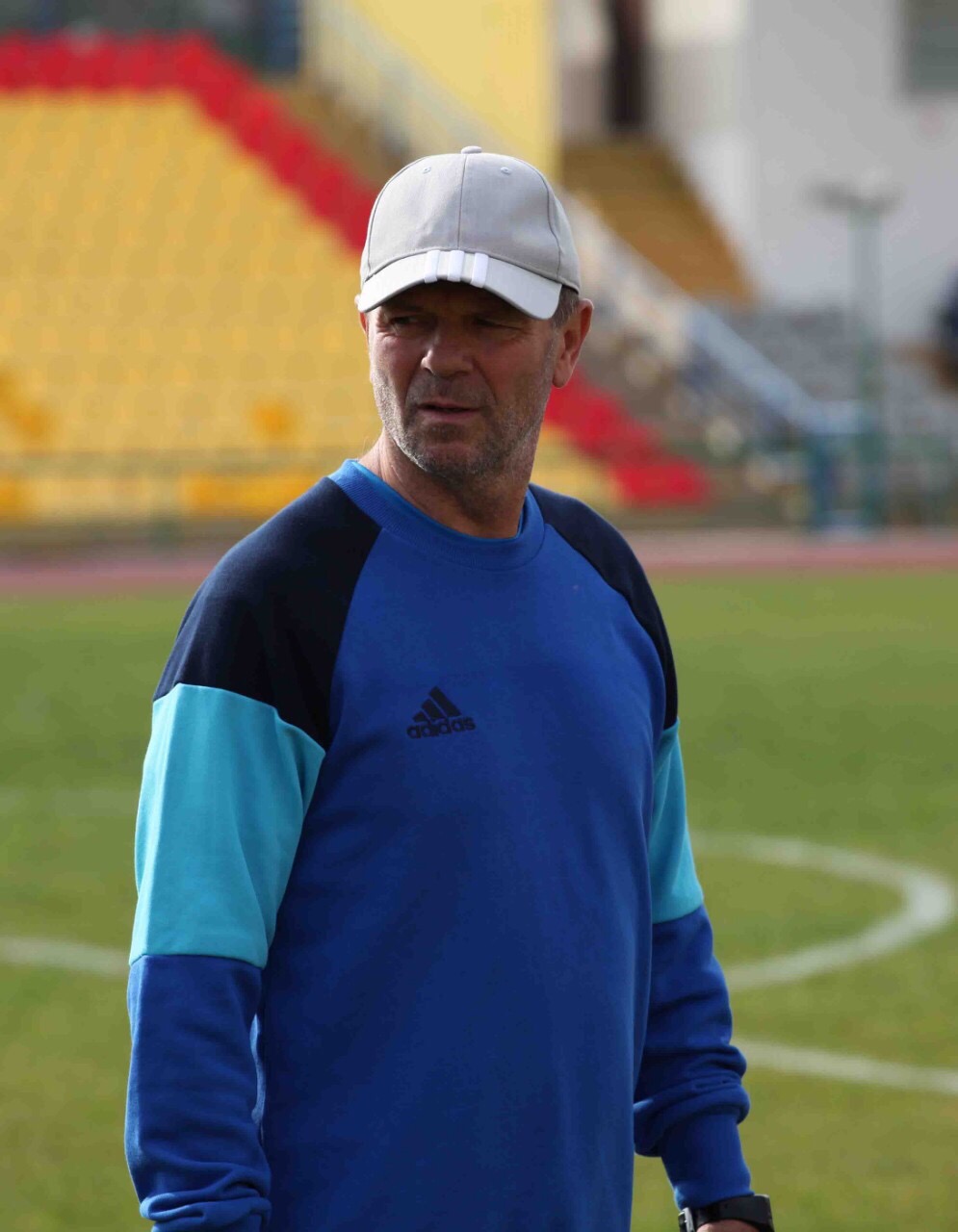 Стойчо скочи с две места в Казахстан