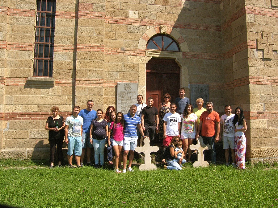 Дарители възстановиха паднали кръстове на църква в Еленския Балкан