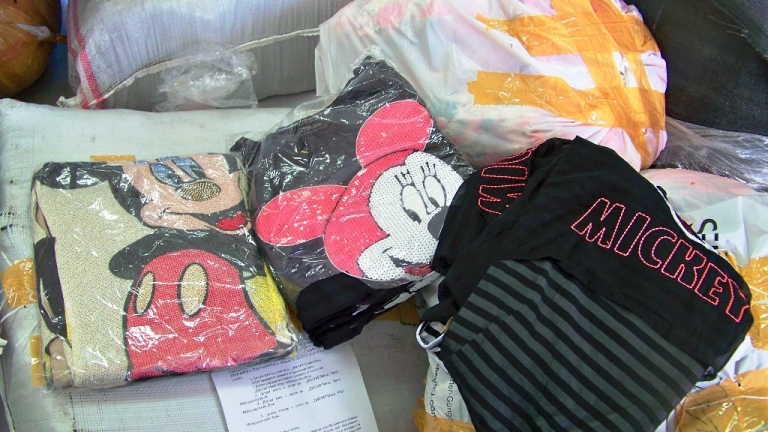 Задържаха близо 1000 детски блузи на МП Капитан Андреево заради съмнение, че са фалшиви