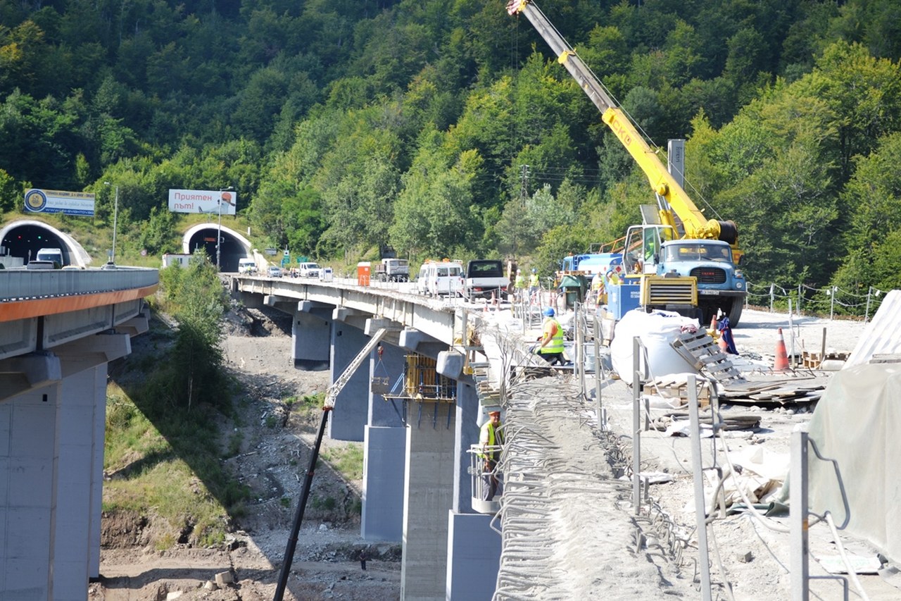 Шефът на АПИ: Ремонтираме сега, за да не затваряме стари участъци от „Хемус“ и „Тракия“ след 3-4 години