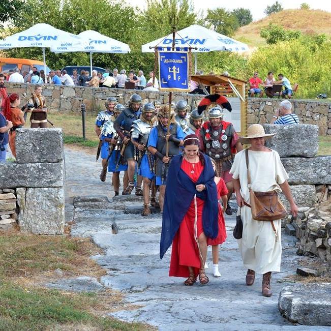 Римският град Никополис ад Иструм оживява с древни занаяти и гладиаторски боеве